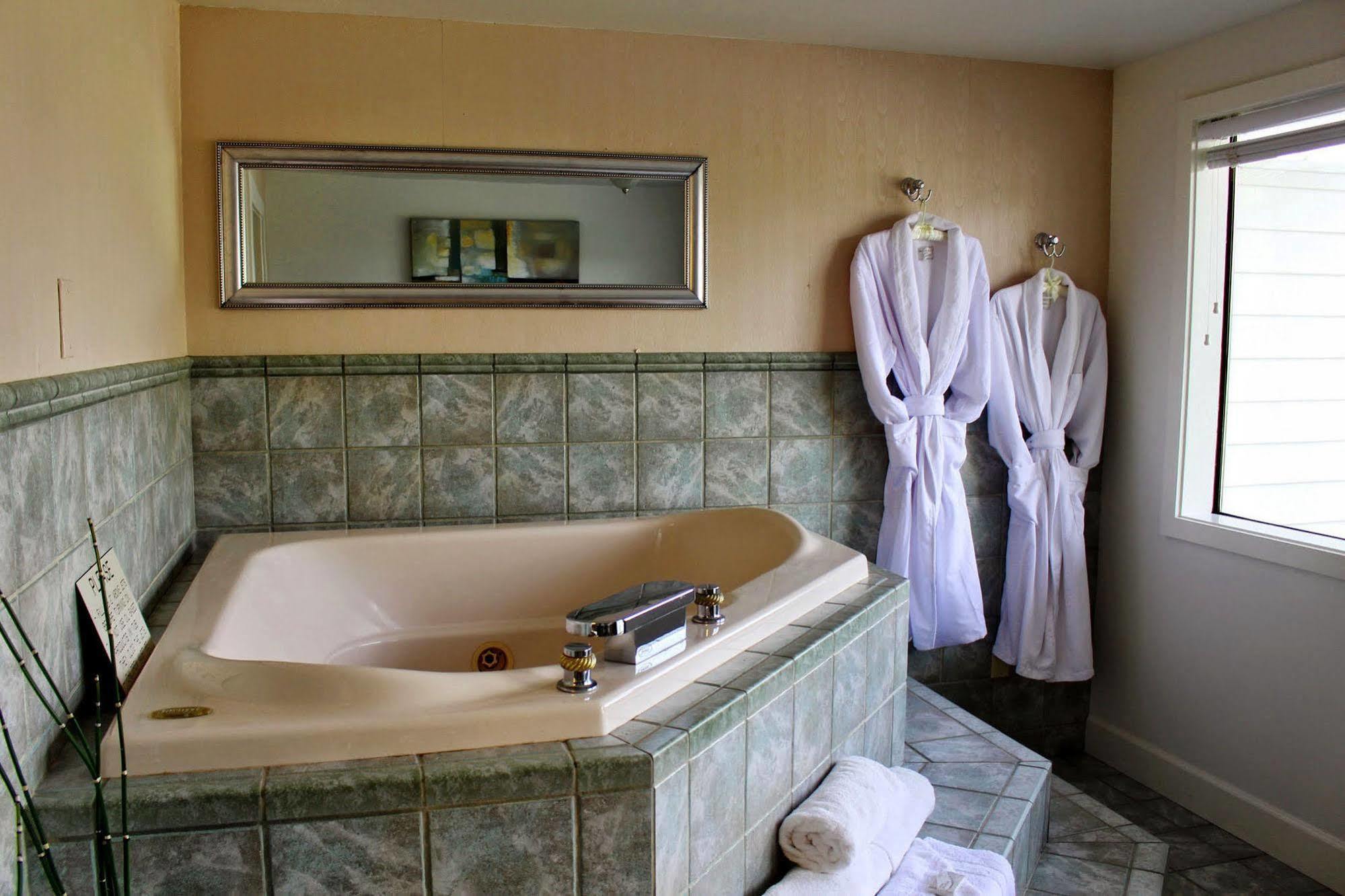 Anacortes Ship Harbor Inn Ngoại thất bức ảnh
